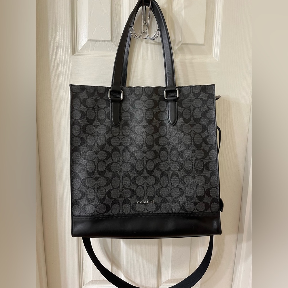 Coach Graham Tote in Signature Canvas